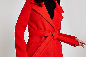 教你黑皮肤MM穿衣搭配的秘笈 这样可以很迷人