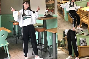 条纹上衣搭配黑色休闲裤 出门上街休闲搭配