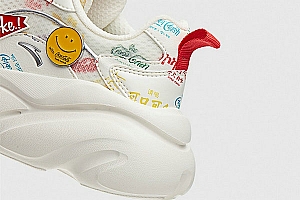 安踏 x 可口可乐全新联名喵爪鞋登陆,小姐姐专属