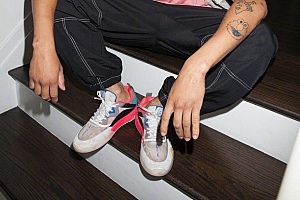 李宁 x Erik Ellington 全新联名“灵腾”板鞋系列曝光