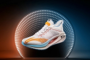 李宁全新䨻跑鞋家族亮相,胺多酚配色灵感