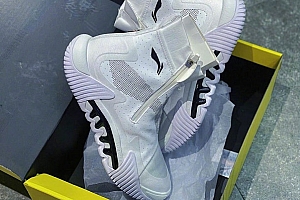 李宁全新反伍 2.0 鞋款冬季版上架,双侧拉链