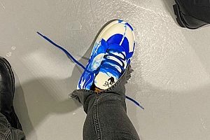 Off-White 全新鞋款设计疑似曝光,天马行空新灵感?