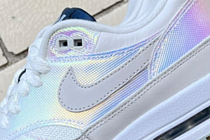 限定! 全新幻彩 Air Max 1 实物图曝光!