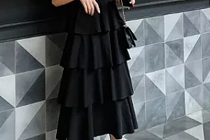 黑色蛋糕裙配什么鞋子 搭配帆布鞋合适大众女生