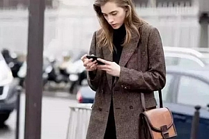 打底衫和秋衣有啥区别 打底衫不落伍的时髦搭配